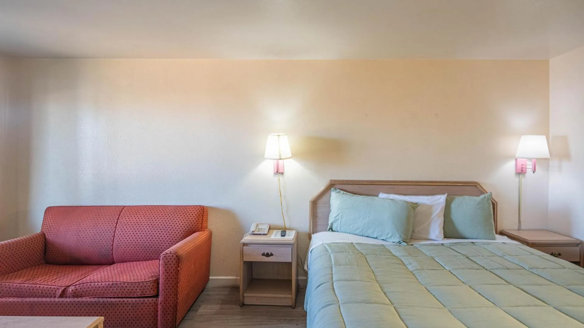 **  Hotel Rising Phoenix Stati Uniti