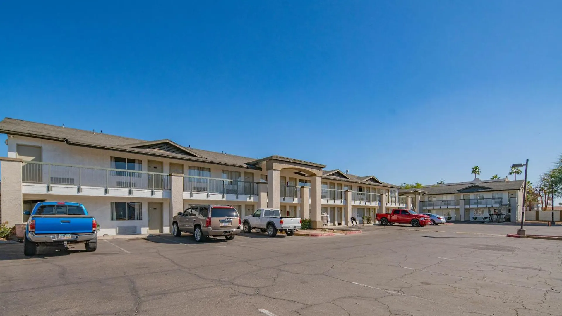 Hotel Rising Phoenix 2*,