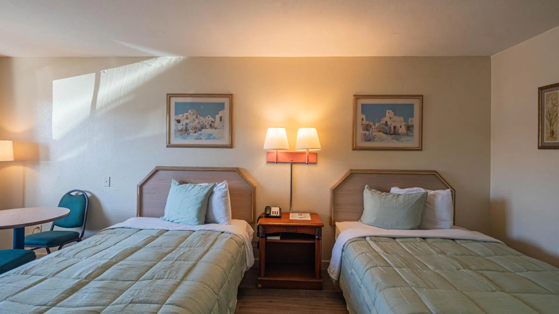 **  Hotel Rising Phoenix USA