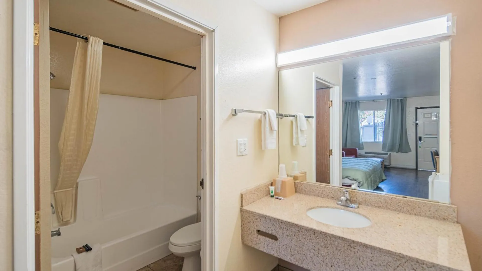 Hotel Rising Phoenix 2*,  USA